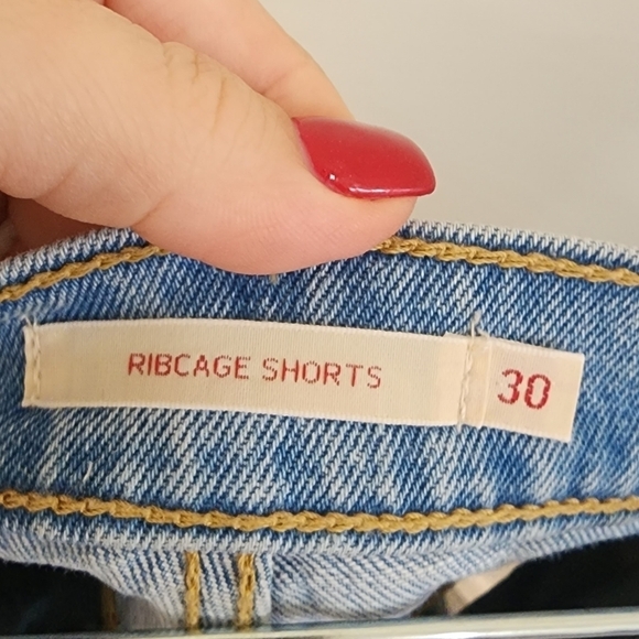 Levi's Ribcage Shorts 30 High Rise Distressed Light Wash - Picture 3 of 3